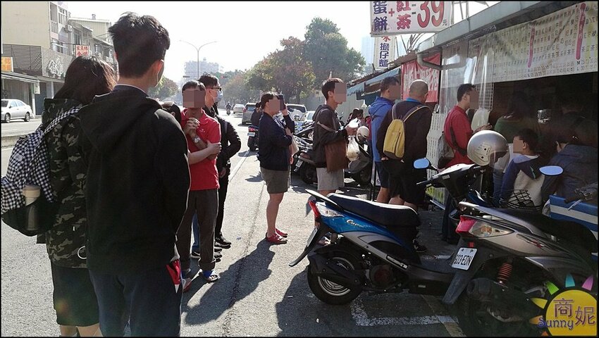台中傳奇小吃 青海路乾麵你吃過嗎?只賣上午沒有價目表的人氣麵攤-商妮吃喝遊樂