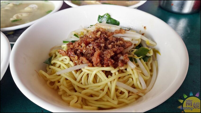 台中傳奇小吃 青海路乾麵你吃過嗎?只賣上午沒有價目表的人氣麵攤-商妮吃喝遊樂