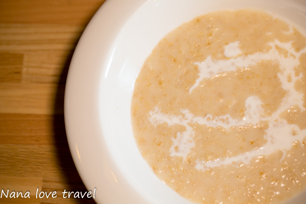 台中Burger Bus漢堡巴士。首創英式黑漢堡,整隻雞腿排漢堡超霸氣,超夯人氣早午餐不到12點客滿 - Nana愛旅行札記