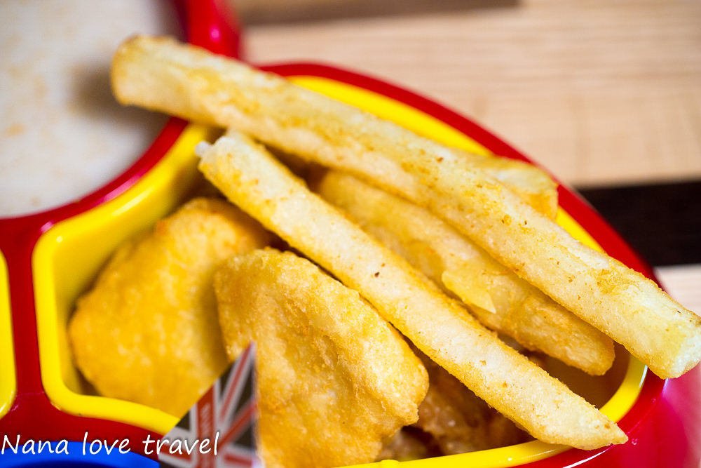 台中Burger Bus漢堡巴士。首創英式黑漢堡,整隻雞腿排漢堡超霸氣,超夯人氣早午餐不到12點客滿 - Nana愛旅行札記