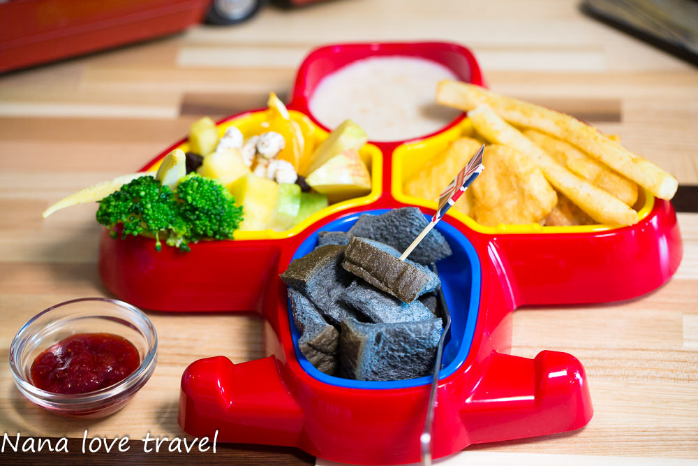 台中Burger Bus漢堡巴士。首創英式黑漢堡,整隻雞腿排漢堡超霸氣,超夯人氣早午餐不到12點客滿 - Nana愛旅行札記