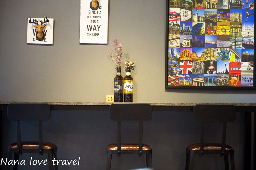 台中Burger Bus漢堡巴士。首創英式黑漢堡,整隻雞腿排漢堡超霸氣,超夯人氣早午餐不到12點客滿 - Nana愛旅行札記