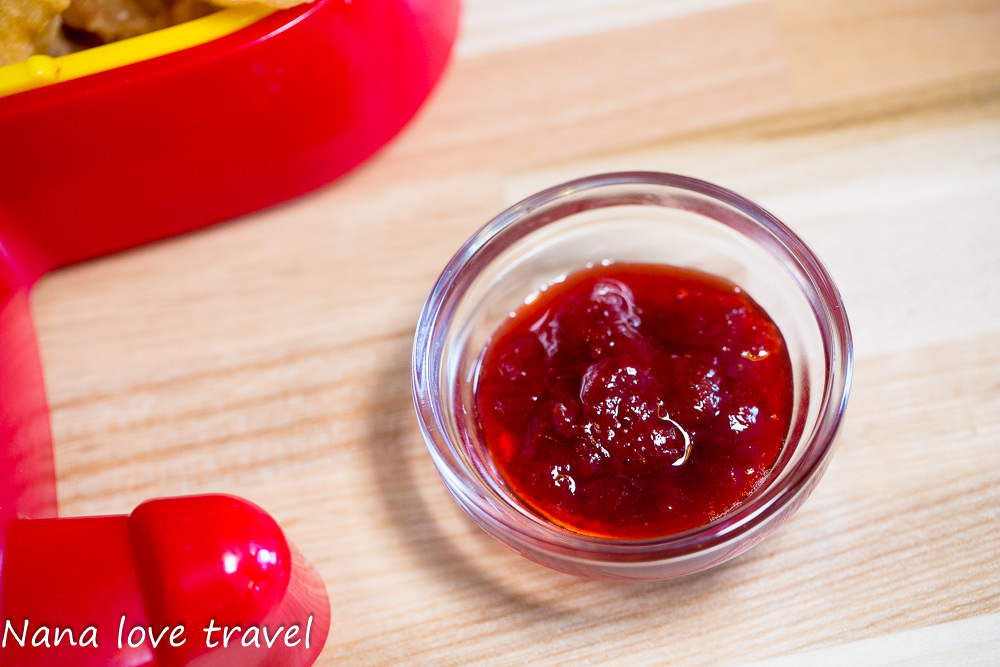 台中Burger Bus漢堡巴士。首創英式黑漢堡,整隻雞腿排漢堡超霸氣,超夯人氣早午餐不到12點客滿 - Nana愛旅行札記