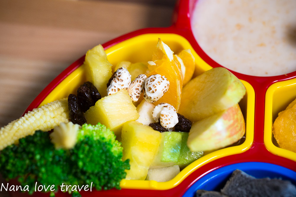 台中Burger Bus漢堡巴士。首創英式黑漢堡,整隻雞腿排漢堡超霸氣,超夯人氣早午餐不到12點客滿 - Nana愛旅行札記