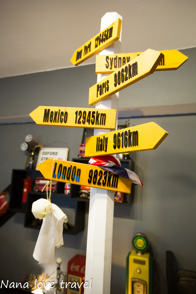 台中Burger Bus漢堡巴士。首創英式黑漢堡,整隻雞腿排漢堡超霸氣,超夯人氣早午餐不到12點客滿 - Nana愛旅行札記