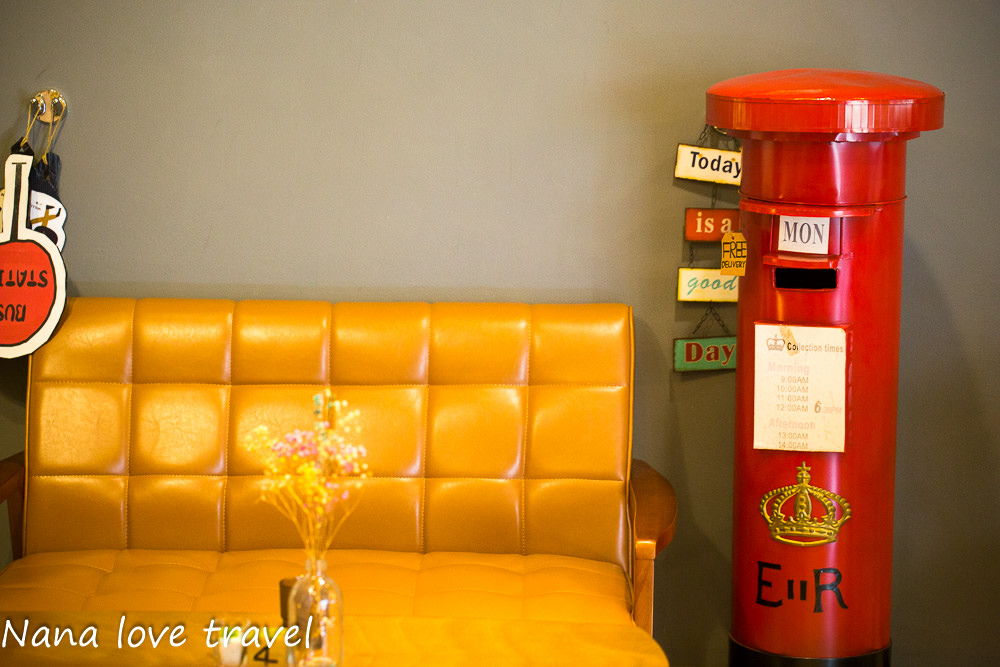 台中Burger Bus漢堡巴士。首創英式黑漢堡,整隻雞腿排漢堡超霸氣,超夯人氣早午餐不到12點客滿 - Nana愛旅行札記