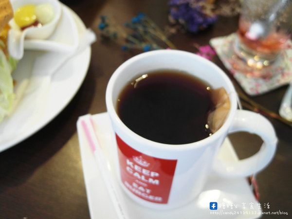 Burger Bus 漢堡巴士:〖台中│美食〗Burger Bus 漢堡巴士 ❤ 東區早午餐、英式漢堡推薦!近旱溪夜市,以英國巴士為題材,讓店裡頭充滿濃濃英倫風情~激推漢堡套餐,份量大又好吃!