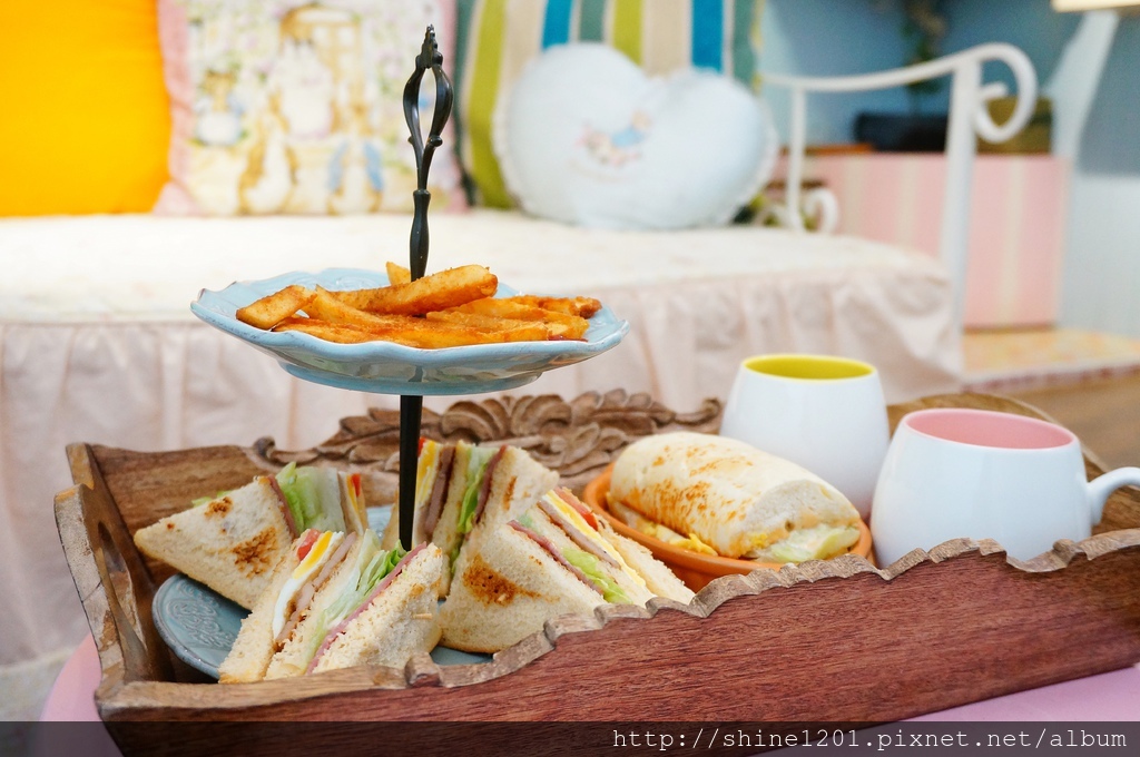 花蓮市民宿推薦 白兔先生.愛麗絲夢幻主題民宿.花蓮特色民宿