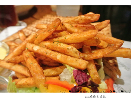 CAMPUS CAFE(南京店)：【食記】oO。台北　Campus Cafe　康熙來了推推的超好吃店家，超囂張的提拉米蘇瀑布，讓我們一起消滅它吧～。o○。