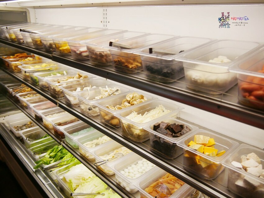 【桃園吃到飽火鍋推薦】699元就可以濕式熟成牛肉、和牛、鮑魚吃到飽~瀑布起司牛奶鍋桌邊服務超好拍啊！ | 哪哪麻