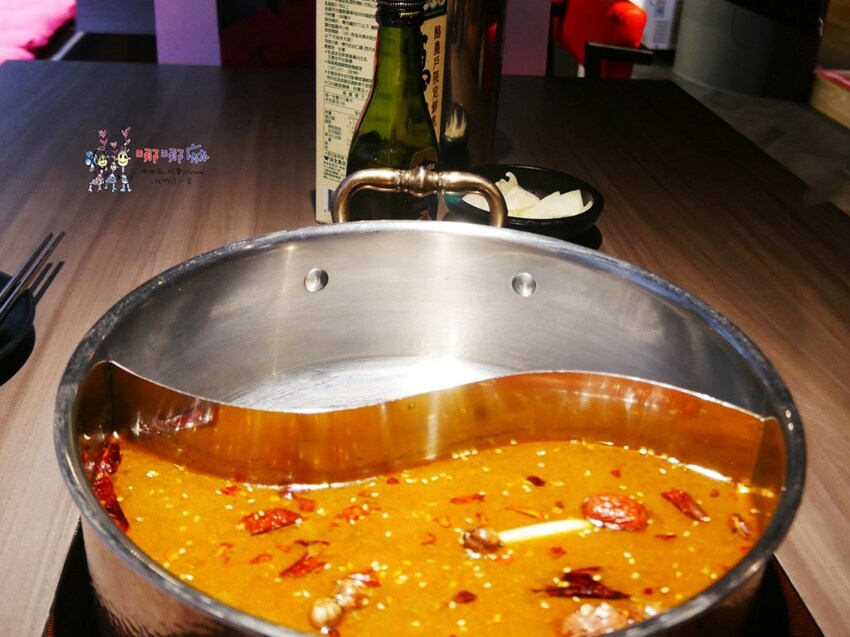 【桃園吃到飽火鍋推薦】699元就可以濕式熟成牛肉、和牛、鮑魚吃到飽~瀑布起司牛奶鍋桌邊服務超好拍啊！ | 哪哪麻