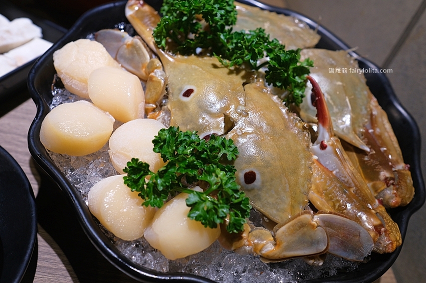 無限和牛吃到飽,將近150種食材打趴一堆火鍋店,滿滿人潮擠到爆!