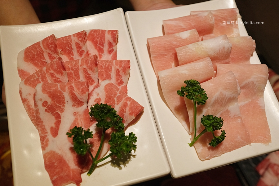 無限和牛吃到飽，將近150種食材打趴一堆火鍋店，滿滿人潮擠到爆！