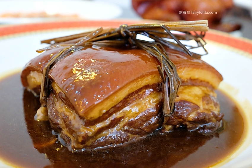 無限和牛吃到飽,將近150種食材打趴一堆火鍋店,滿滿人潮擠到爆!