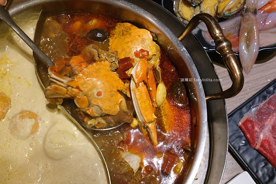 無限和牛吃到飽,將近150種食材打趴一堆火鍋店,滿滿人潮擠到爆!