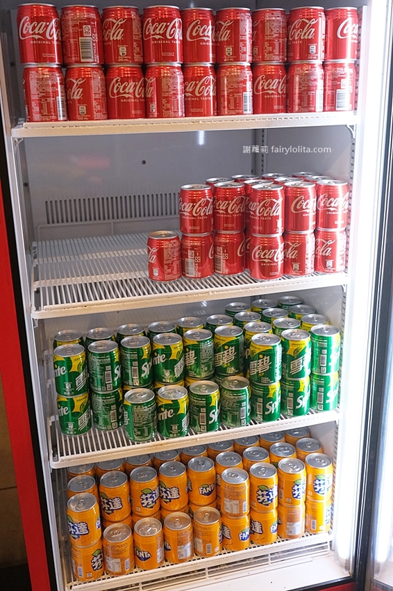 無限和牛吃到飽，將近150種食材打趴一堆火鍋店，滿滿人潮擠到爆！