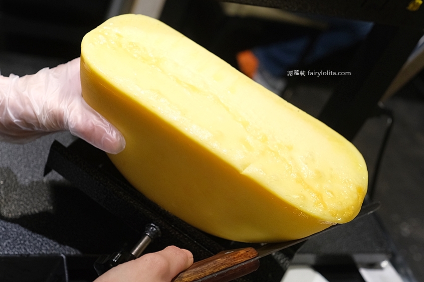 無限和牛吃到飽,將近150種食材打趴一堆火鍋店,滿滿人潮擠到爆!