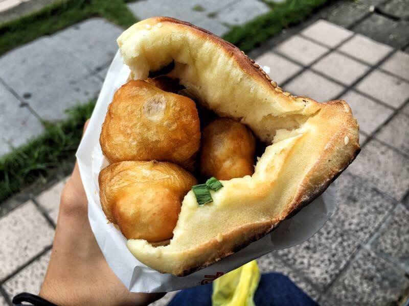 台北劍潭 | 澱粉控的厚餅油條!基河豆漿店 / 老張炭烤燒餅