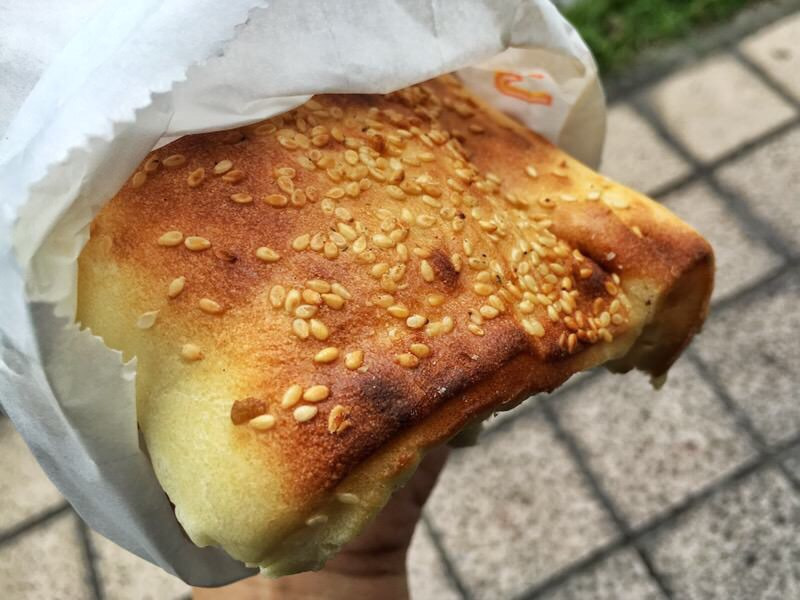 台北劍潭 | 澱粉控的厚餅油條!基河豆漿店 / 老張炭烤燒餅