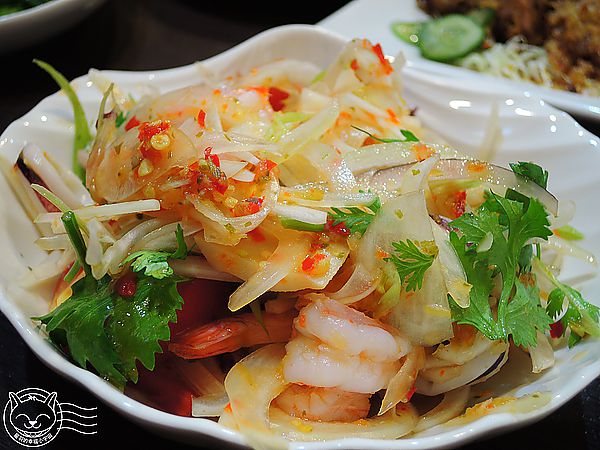 二分之一泰式小館：※ 二分之一泰式小館 ※ 【星羽愛美食-台中】便宜好吃泰式料理，商業四人套餐CP值直衝天際，料多味美還附飲料~