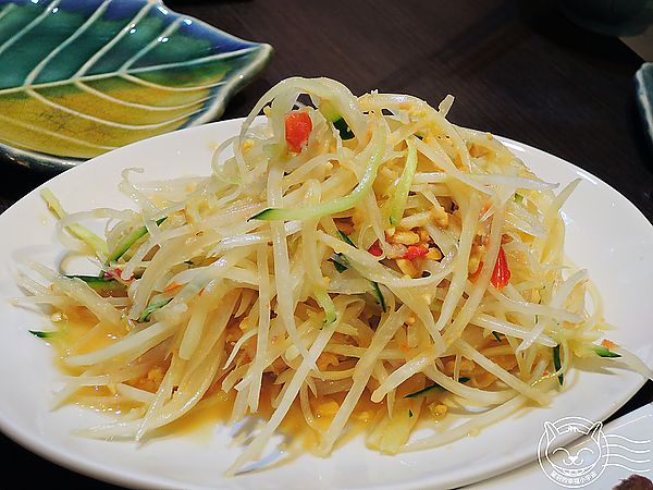 二分之一泰式小館：※ 二分之一泰式小館 ※ 【星羽愛美食-台中】便宜好吃泰式料理，商業四人套餐CP值直衝天際，料多味美還附飲料~