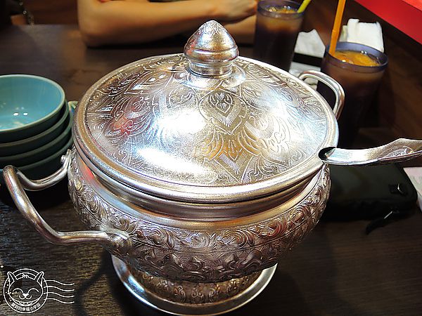 二分之一泰式小館：※ 二分之一泰式小館 ※ 【星羽愛美食-台中】便宜好吃泰式料理，商業四人套餐CP值直衝天際，料多味美還附飲料~