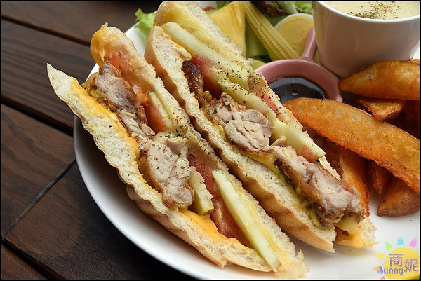 hecho做咖啡:台中勤美草悟道美食。做咖啡。藏身巷弄秘密空中花園 早午餐義式料理很有水準