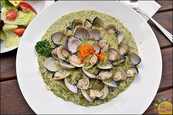 hecho做咖啡:台中勤美草悟道美食。做咖啡。藏身巷弄秘密空中花園 早午餐義式料理很有水準