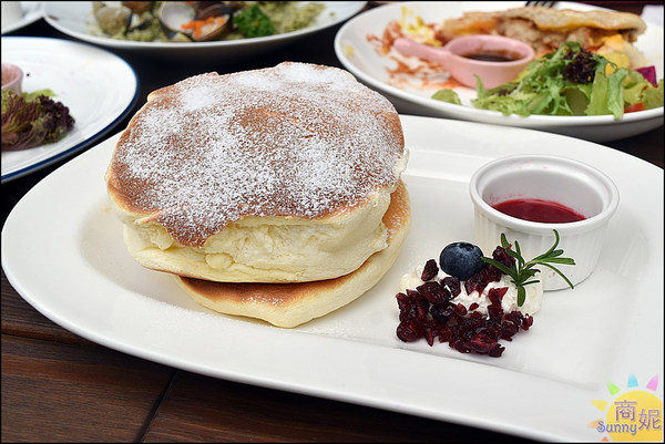 hecho做咖啡:台中勤美草悟道美食。做咖啡。藏身巷弄秘密空中花園 早午餐義式料理很有水準