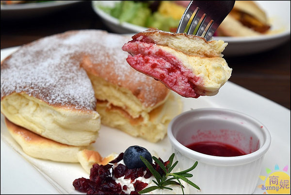 hecho做咖啡:台中勤美草悟道美食。做咖啡。藏身巷弄秘密空中花園 早午餐義式料理很有水準