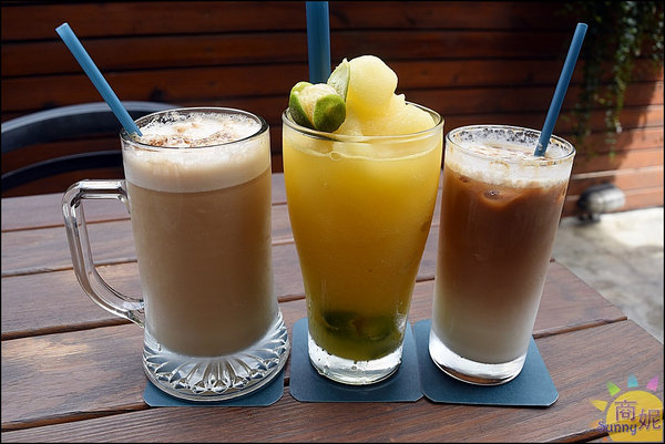 hecho做咖啡:台中勤美草悟道美食。做咖啡。藏身巷弄秘密空中花園 早午餐義式料理很有水準