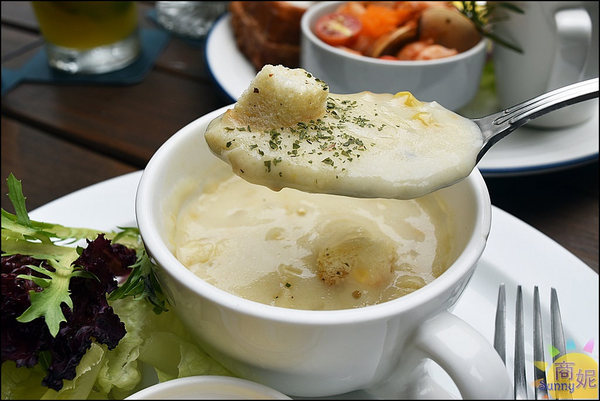hecho做咖啡:台中勤美草悟道美食。做咖啡。藏身巷弄秘密空中花園 早午餐義式料理很有水準