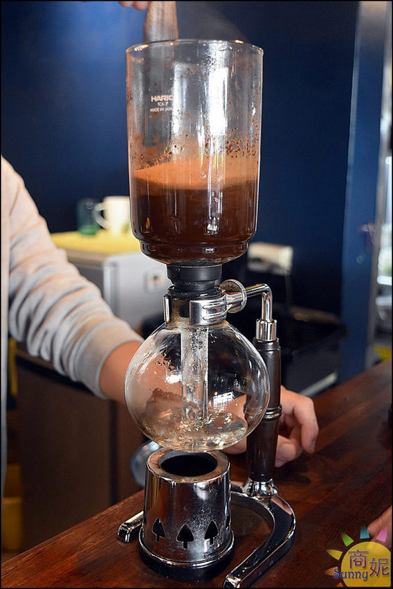 hecho做咖啡:台中勤美草悟道美食。做咖啡。藏身巷弄秘密空中花園 早午餐義式料理很有水準