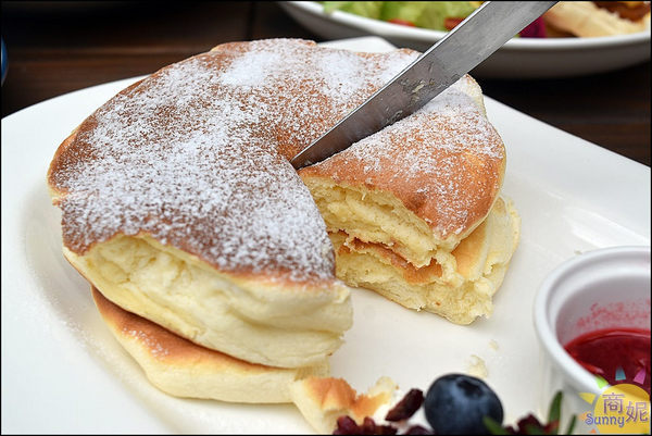 hecho做咖啡:台中勤美草悟道美食。做咖啡。藏身巷弄秘密空中花園 早午餐義式料理很有水準
