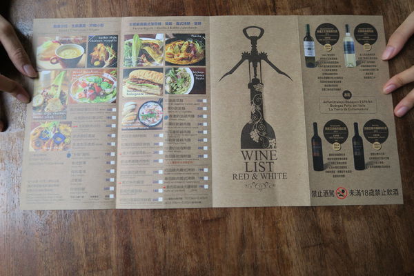 【台中西區】享受草悟道的愜意『hecho做咖啡cafe & restaurant』