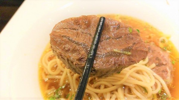 天下三絕：天下三絕-台北東區頂級牛肉麵   近捷運忠孝復興站  從裝潢到餐點  絕對顛覆你對牛肉麵的印象  還是外交部宴客的必訪餐廳