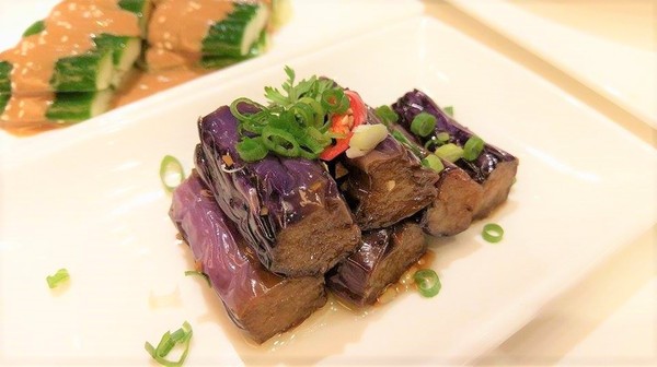 天下三絕：天下三絕-台北東區頂級牛肉麵   近捷運忠孝復興站  從裝潢到餐點  絕對顛覆你對牛肉麵的印象  還是外交部宴客的必訪餐廳