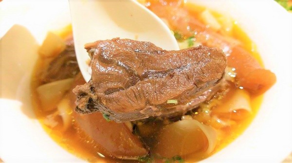 天下三絕：天下三絕-台北東區頂級牛肉麵   近捷運忠孝復興站  從裝潢到餐點  絕對顛覆你對牛肉麵的印象  還是外交部宴客的必訪餐廳