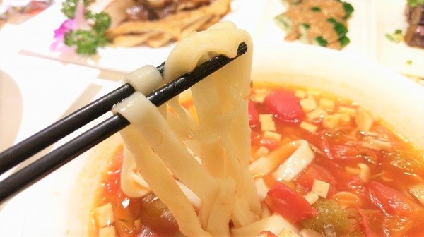 天下三絕：天下三絕-台北東區頂級牛肉麵   近捷運忠孝復興站  從裝潢到餐點  絕對顛覆你對牛肉麵的印象  還是外交部宴客的必訪餐廳