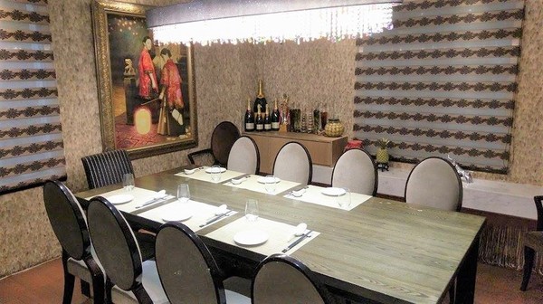 天下三絕：天下三絕-台北東區頂級牛肉麵   近捷運忠孝復興站  從裝潢到餐點  絕對顛覆你對牛肉麵的印象  還是外交部宴客的必訪餐廳