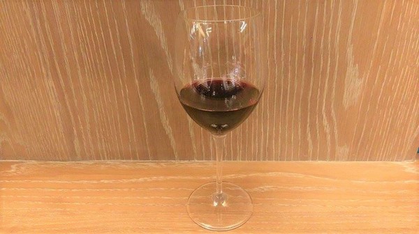 天下三絕：天下三絕-台北東區頂級牛肉麵   近捷運忠孝復興站  從裝潢到餐點  絕對顛覆你對牛肉麵的印象  還是外交部宴客的必訪餐廳