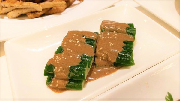 天下三絕：天下三絕-台北東區頂級牛肉麵   近捷運忠孝復興站  從裝潢到餐點  絕對顛覆你對牛肉麵的印象  還是外交部宴客的必訪餐廳