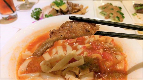 天下三絕：天下三絕-台北東區頂級牛肉麵   近捷運忠孝復興站  從裝潢到餐點  絕對顛覆你對牛肉麵的印象  還是外交部宴客的必訪餐廳