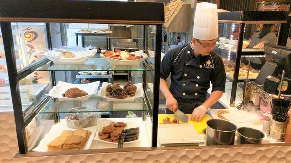 天下三絕：天下三絕-台北東區頂級牛肉麵   近捷運忠孝復興站  從裝潢到餐點  絕對顛覆你對牛肉麵的印象  還是外交部宴客的必訪餐廳