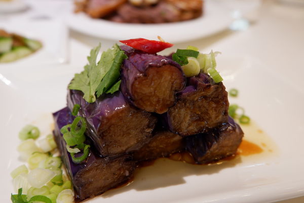 【餐廳】台北・大安區|台北東區・捷運忠孝復興站・使用澳洲頂級花腱、美國腱子心の頂級牛肉麵・搭配紅酒新吃法!天下三絕麵食館