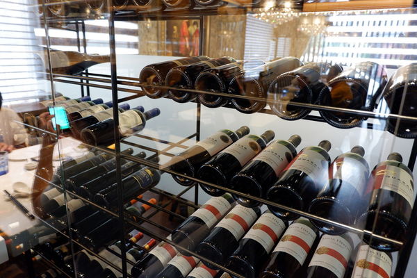 【餐廳】台北・大安區|台北東區・捷運忠孝復興站・使用澳洲頂級花腱、美國腱子心の頂級牛肉麵・搭配紅酒新吃法!天下三絕麵食館