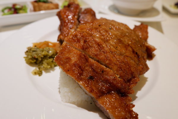 【餐廳】台北・大安區|台北東區・捷運忠孝復興站・使用澳洲頂級花腱、美國腱子心の頂級牛肉麵・搭配紅酒新吃法!天下三絕麵食館