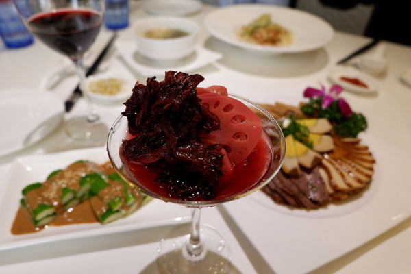 【餐廳】台北・大安區|台北東區・捷運忠孝復興站・使用澳洲頂級花腱、美國腱子心の頂級牛肉麵・搭配紅酒新吃法!天下三絕麵食館