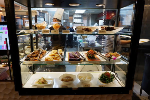 【餐廳】台北・大安區|台北東區・捷運忠孝復興站・使用澳洲頂級花腱、美國腱子心の頂級牛肉麵・搭配紅酒新吃法!天下三絕麵食館