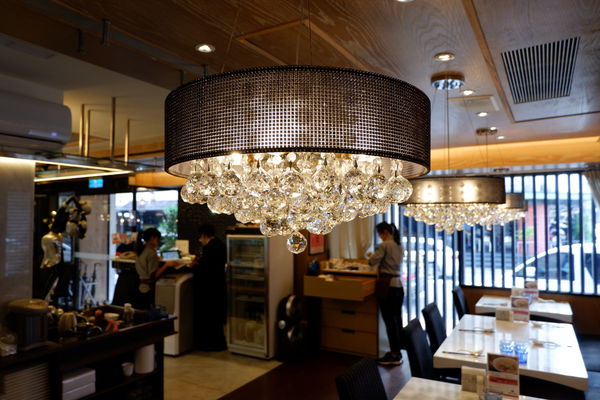 【餐廳】台北・大安區|台北東區・捷運忠孝復興站・使用澳洲頂級花腱、美國腱子心の頂級牛肉麵・搭配紅酒新吃法!天下三絕麵食館